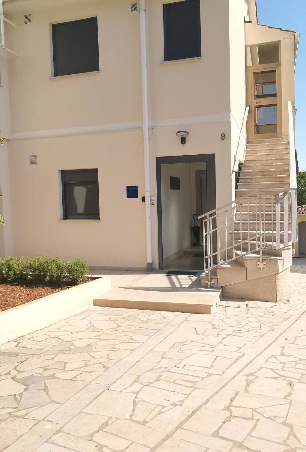 Apartment Pineta With Terrace & Park Wood View PUY Exterior foto