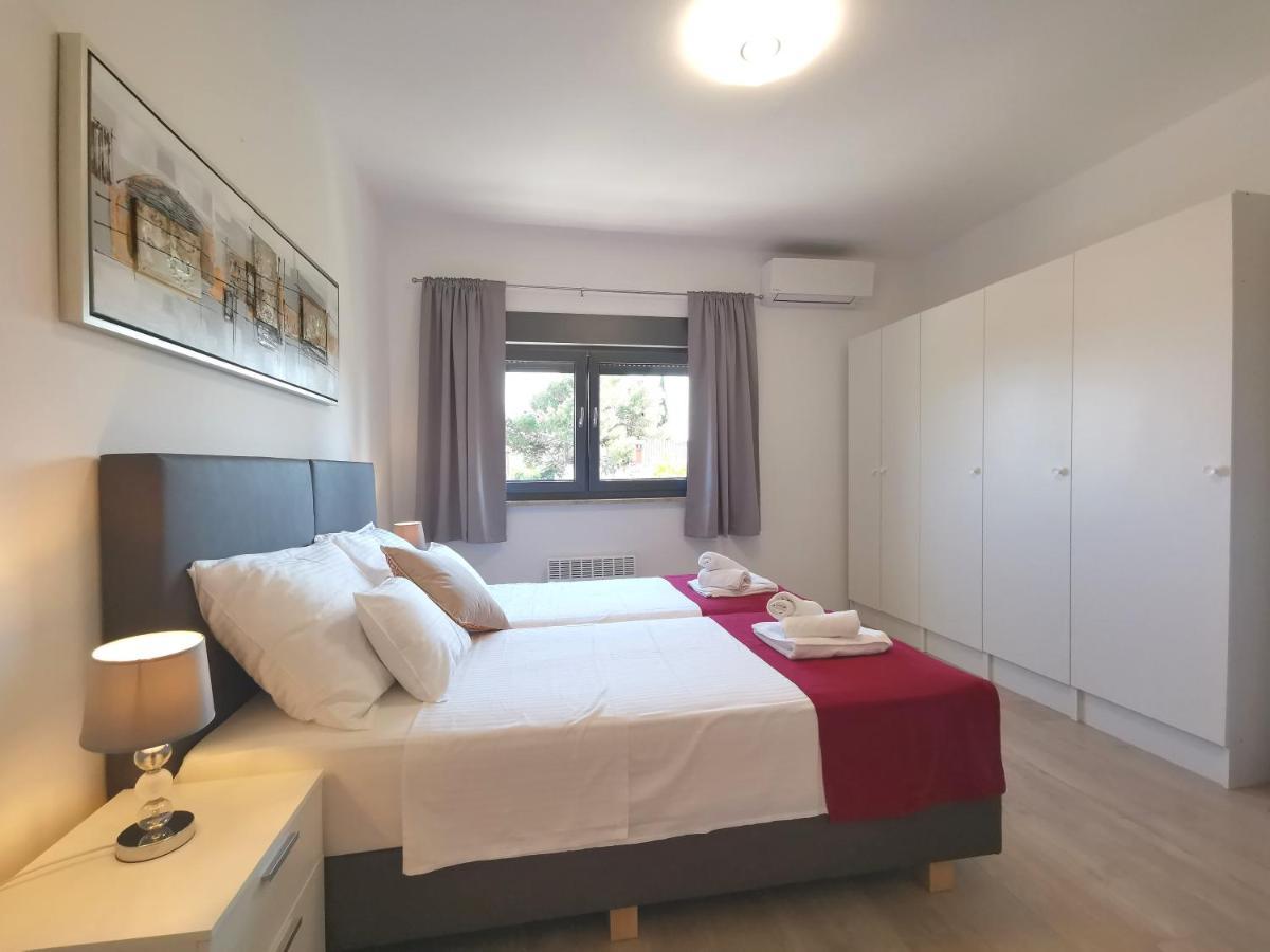 Apartment Pineta With Terrace & Park Wood View PUY Exterior foto