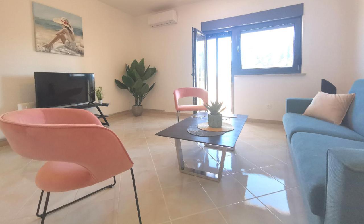 Apartment Pineta With Terrace & Park Wood View PUY Exterior foto